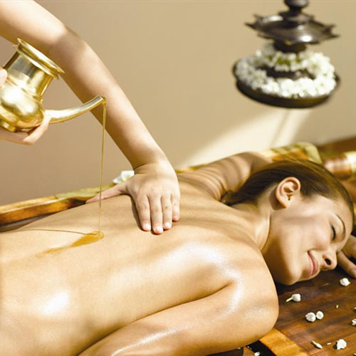 Pizhichil (Ayurvedic Oil Bath Therapy)